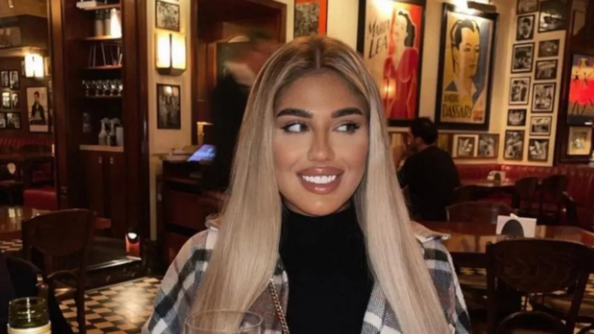 Anna Vakili rushed to A&E with burning red rashes all over her body