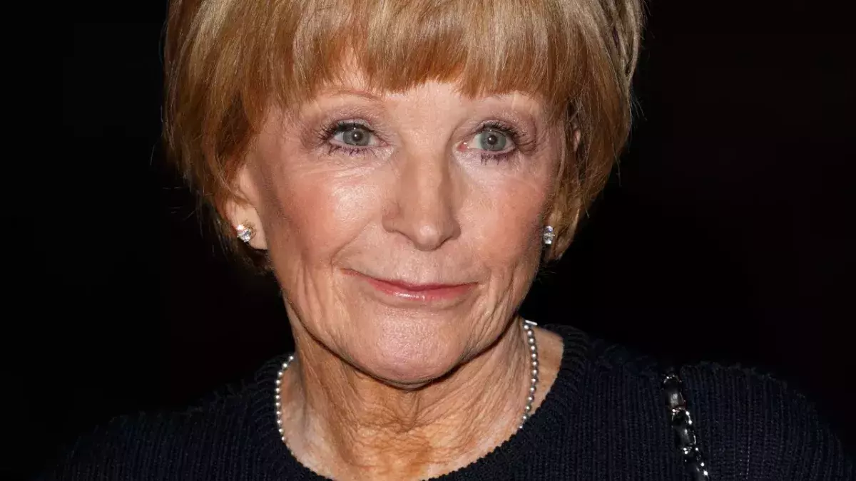 Anne Robinson TV presenter dating Queen Camilla ex-husband Andrew Parker Bowles