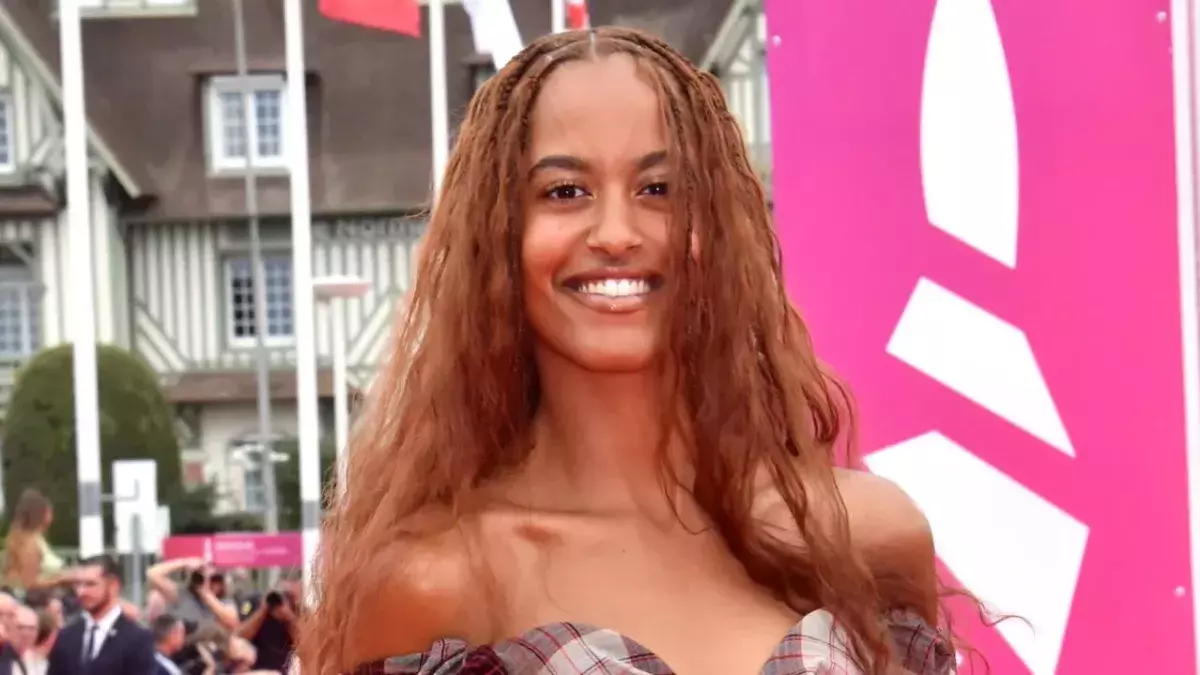 Barack Obama's daughter Malia drops her surname