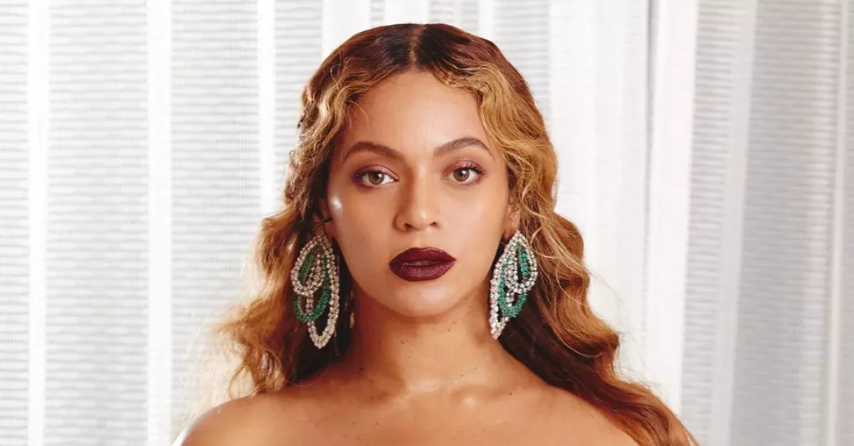 Beyoncé Looks Amazing In This Very Colorful Suit