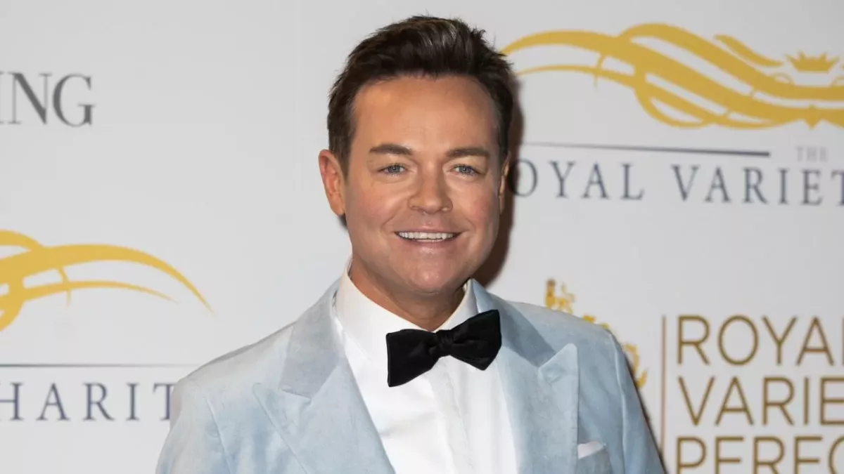 Deal Or No Deal banker finally unmasked: Coronation Street actor Glenn Hugill revealed