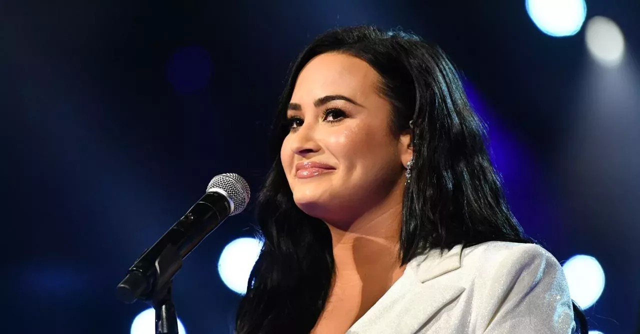 Demi Lovato Posted A Photo Of Herself Without Makeup And The Natural Look Suits Her Well!