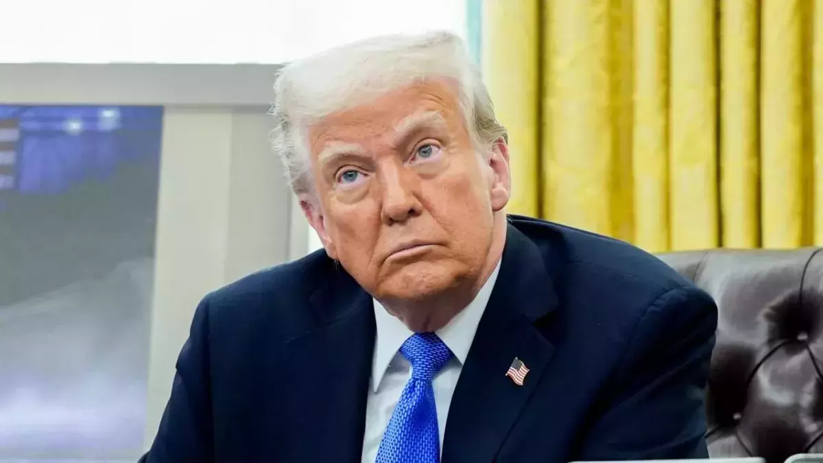 Donald Trump gifted portrait Vladimir Putin