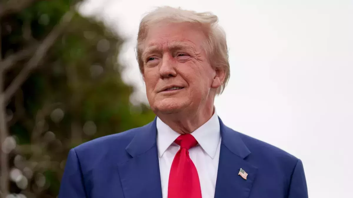 Donald Trump praise hair appearance presidential candidate USA