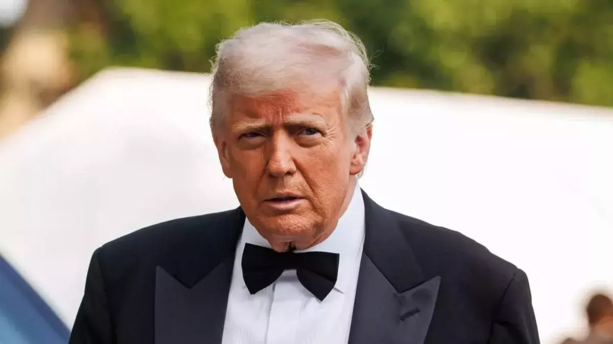 Donald Trump red Model S Tesla disappears White House lawn, Elon Musk