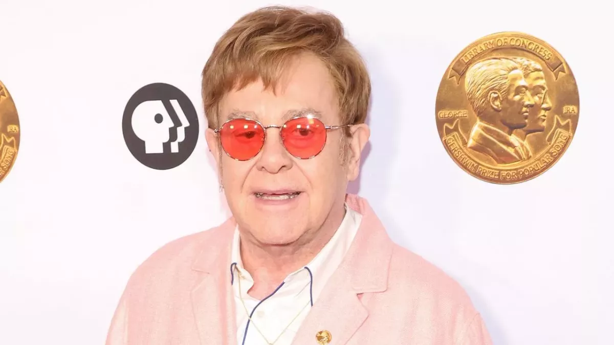 Elton John surgery new knees