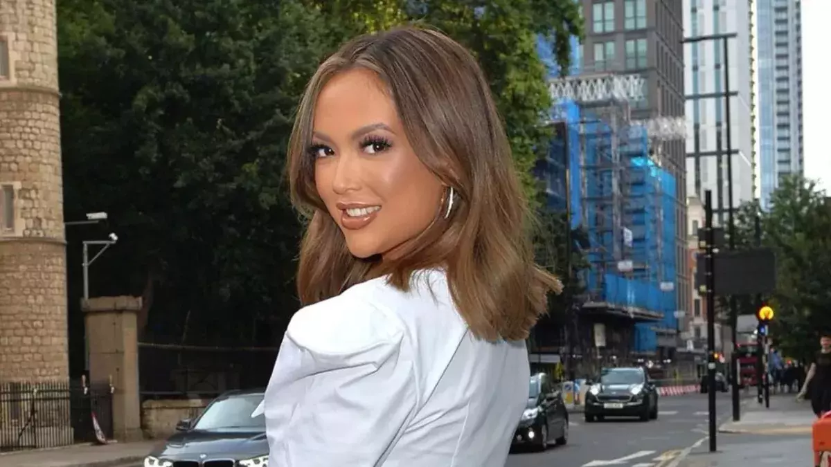 Ex-Islanders Sharon and Chuggs spotted kissing on night out