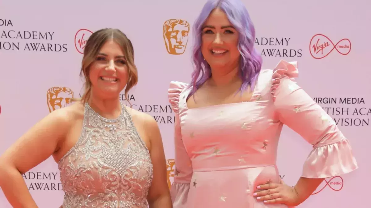 Gogglebox sisters Ellie Izzi Warner split boyfriend