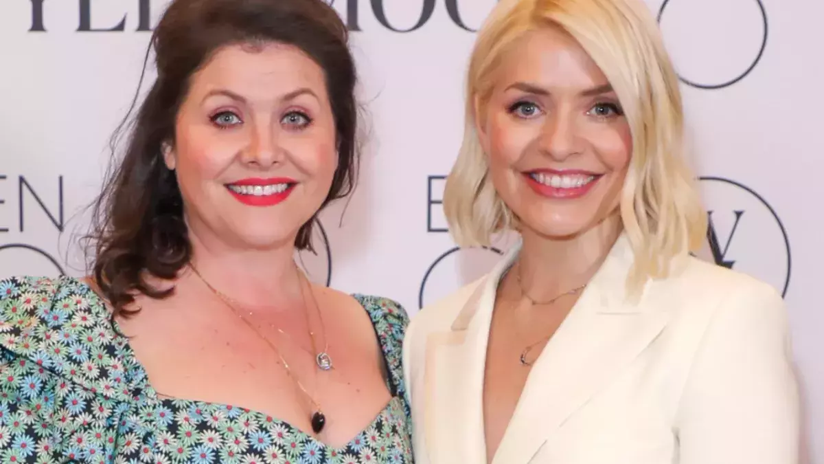 Holly Willoughby older sister discreet Kelly