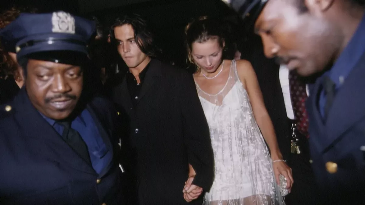 Johnny Depp, Kate Moss and a *diamond necklace*