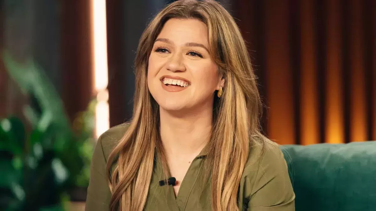 Kelly Clarkson break steps back hosting show absence fans worried USA