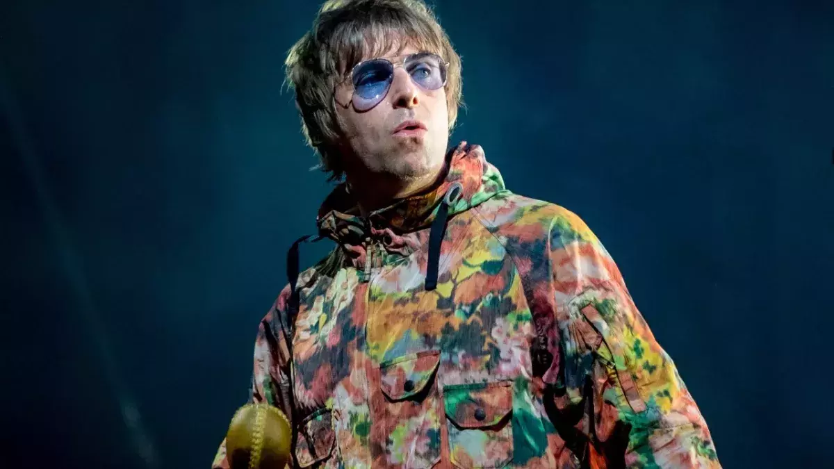 Liam Gallagher grandfather first time former estranged daughter Molly pregnant Oasis