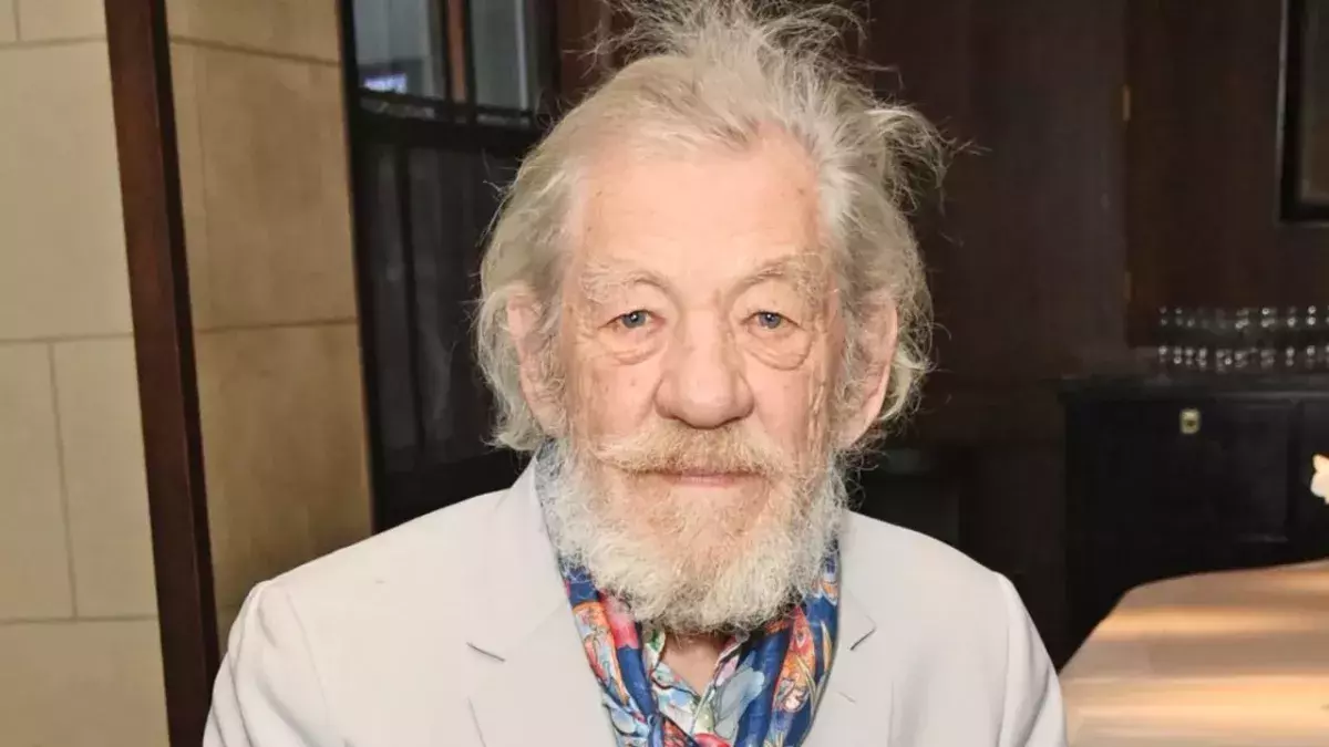 Lord of The Rings actor Sir Ian McKellan tragic fall Player Kings performance Noel Coward Theatre in London