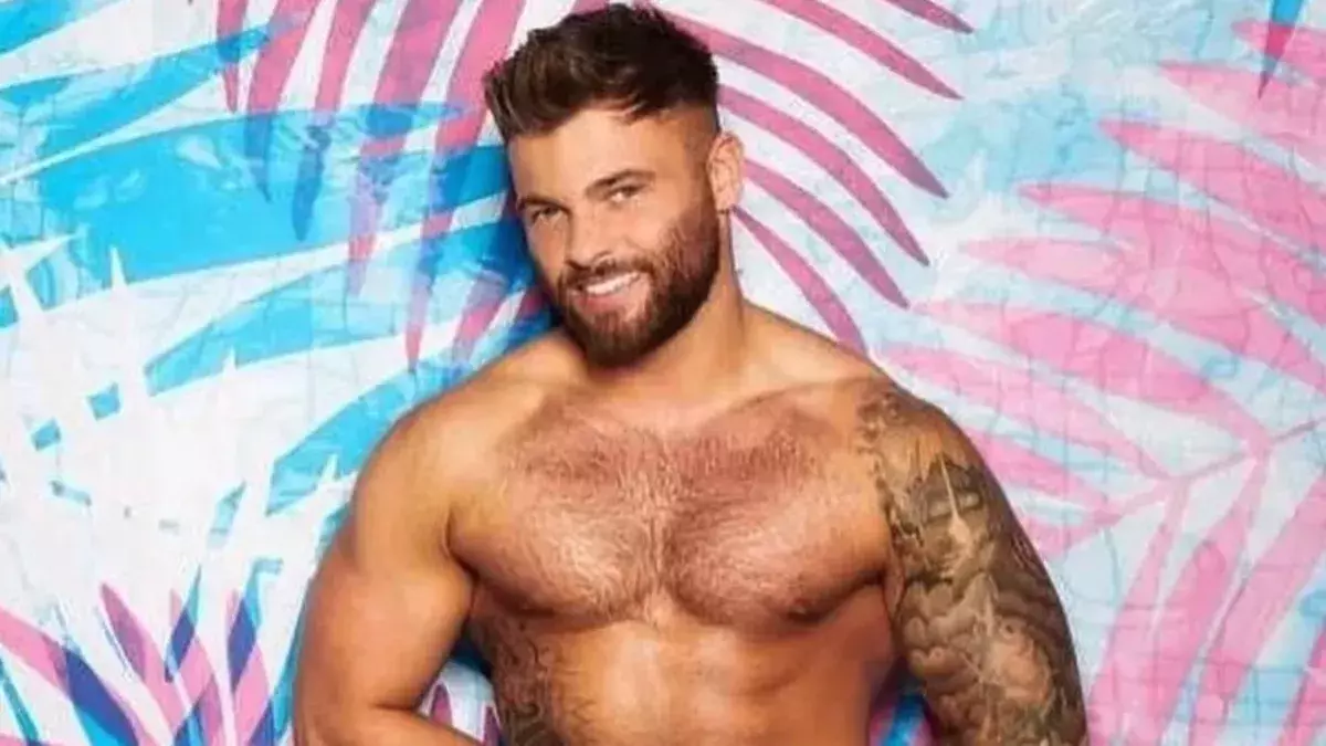 Love Island Contestants