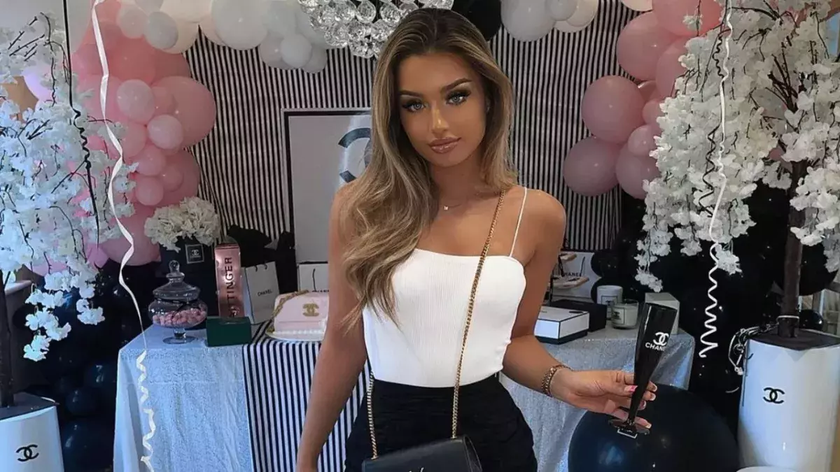 Love Island Contestants