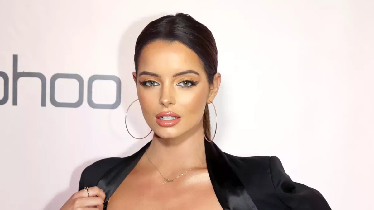 Maura Higgins bares all for no make-up selfie