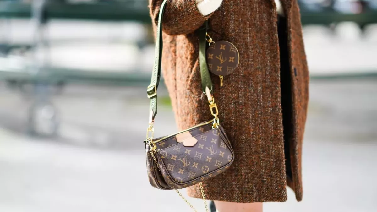 Oversized brown coat