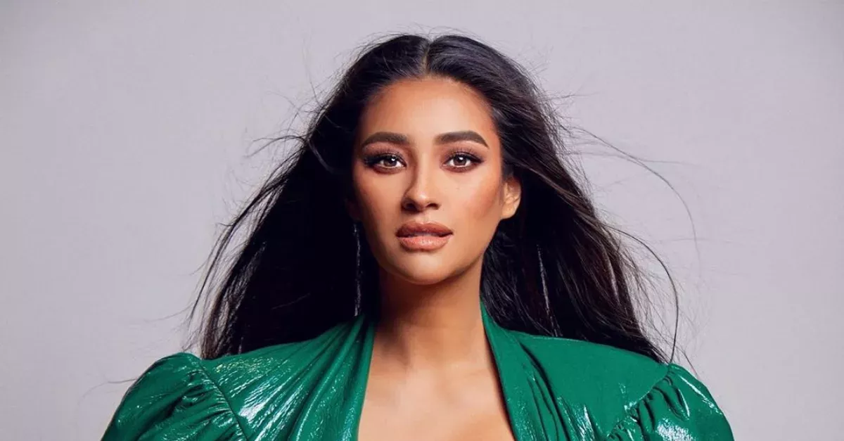 Pretty Little Liars Star Shay Mitchell Proudly Posed While Breastfeeding