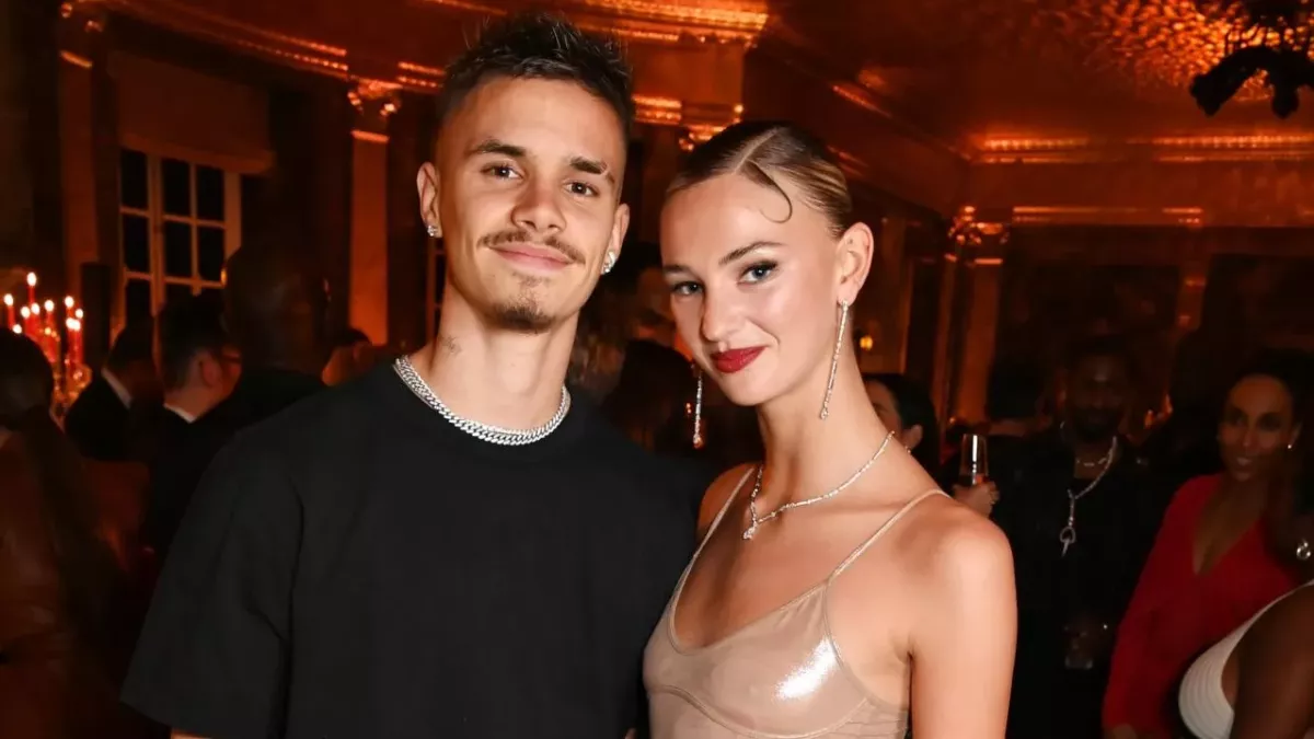 Romeo Beckham Mia Regan holding hands split