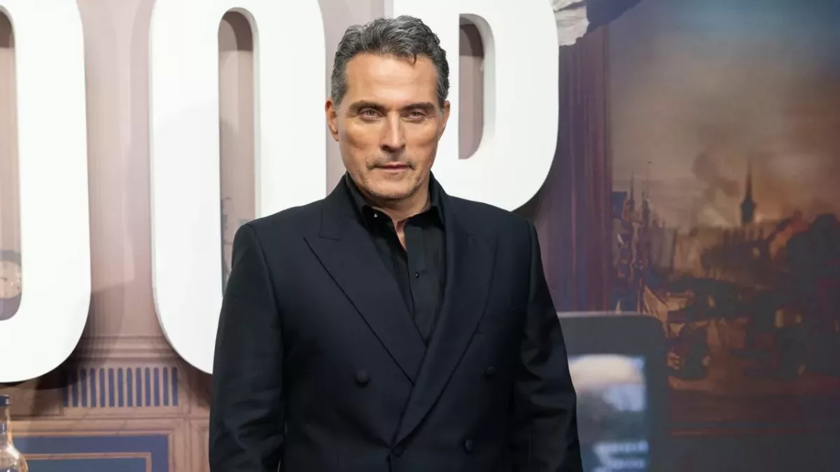 Rufus Sewell love life Yasmin Abdullah Vivian Benitez Amy Gardner Ami Komai