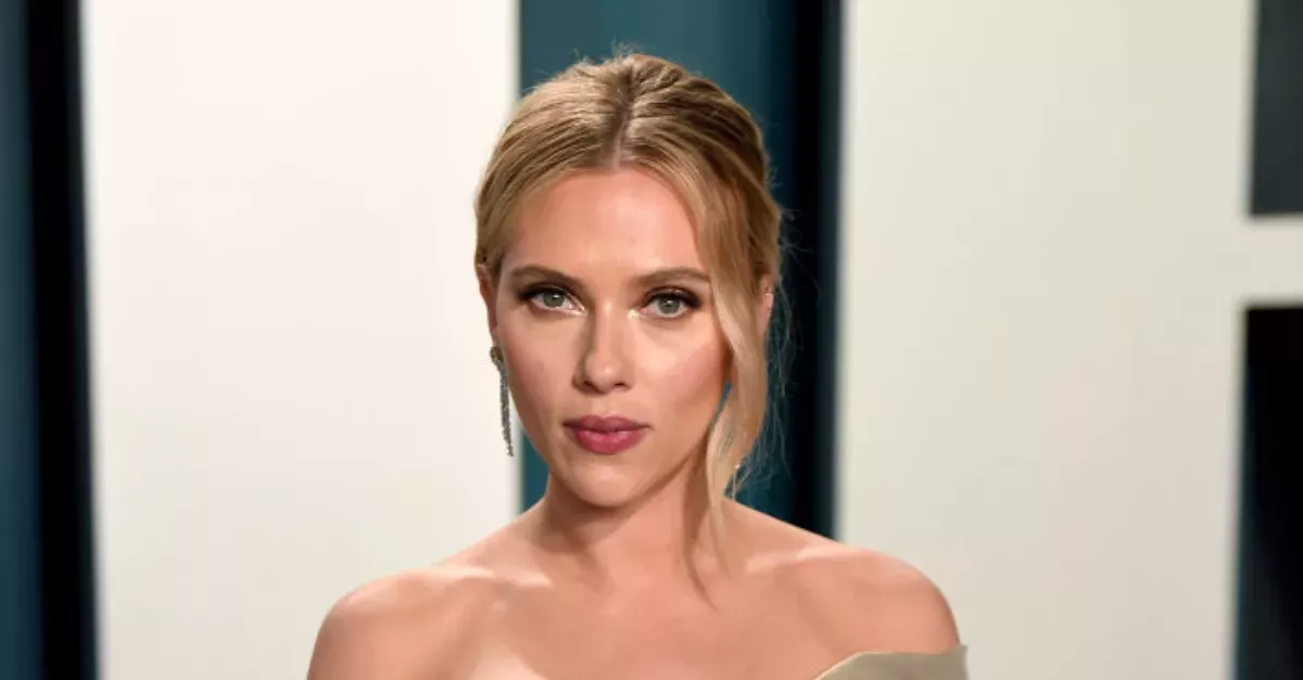 Scarlett Johansson Dazzled Everyone In Her Transparent, Strapless, Silver Dress At The 2020 Oscars