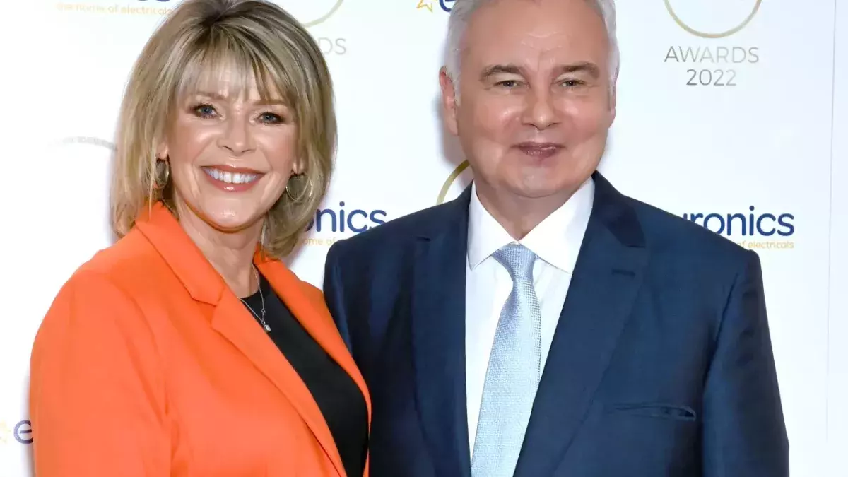 source reveals Ruth Langsford Eamonn Holmes divorce reason infidelity