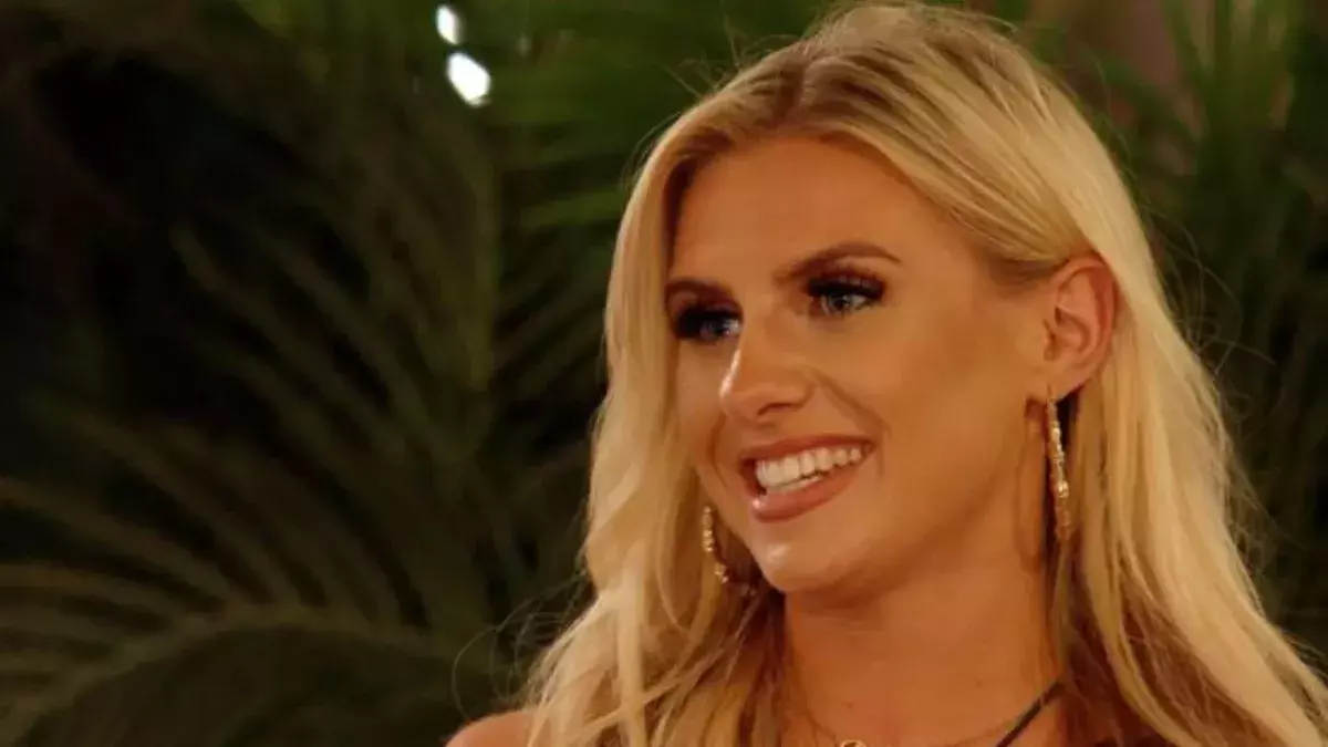 There's been a secret feud between these two Love Island bombshells all along 