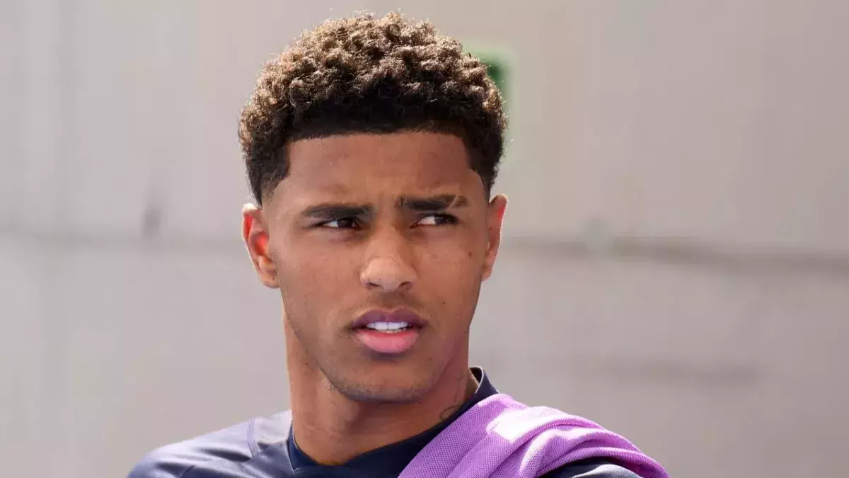 Vinicius Tobias tattoo and baby drama