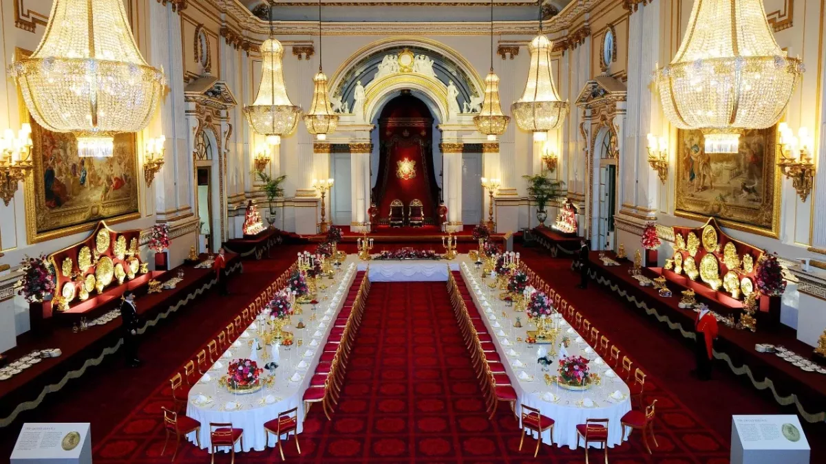 This is how much it would cost to live in the Queen’s royal residences