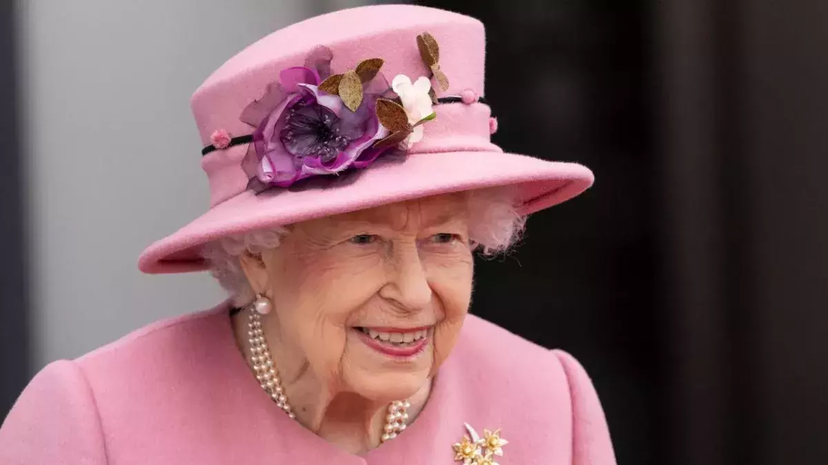 How will the Queen spend her Christmas this year?