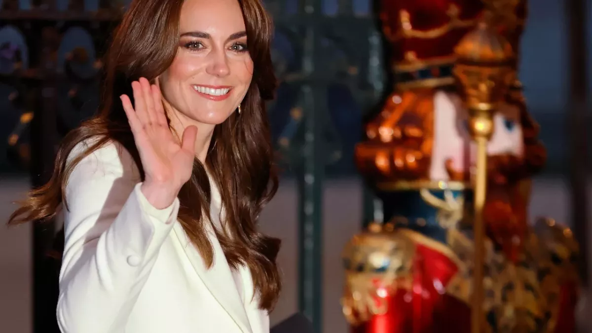 Kate Middleton surgery recovery holiday family royal children