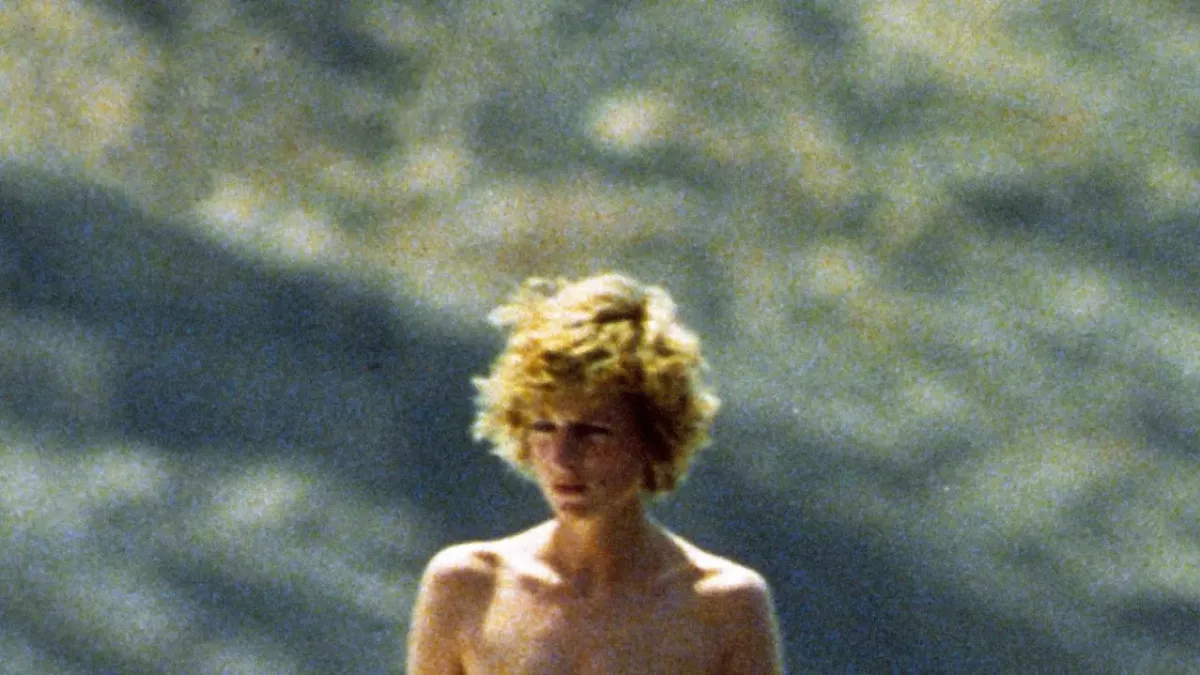 Lady Di sunbathed nude in the garden and Queen Elizabeth hated it 