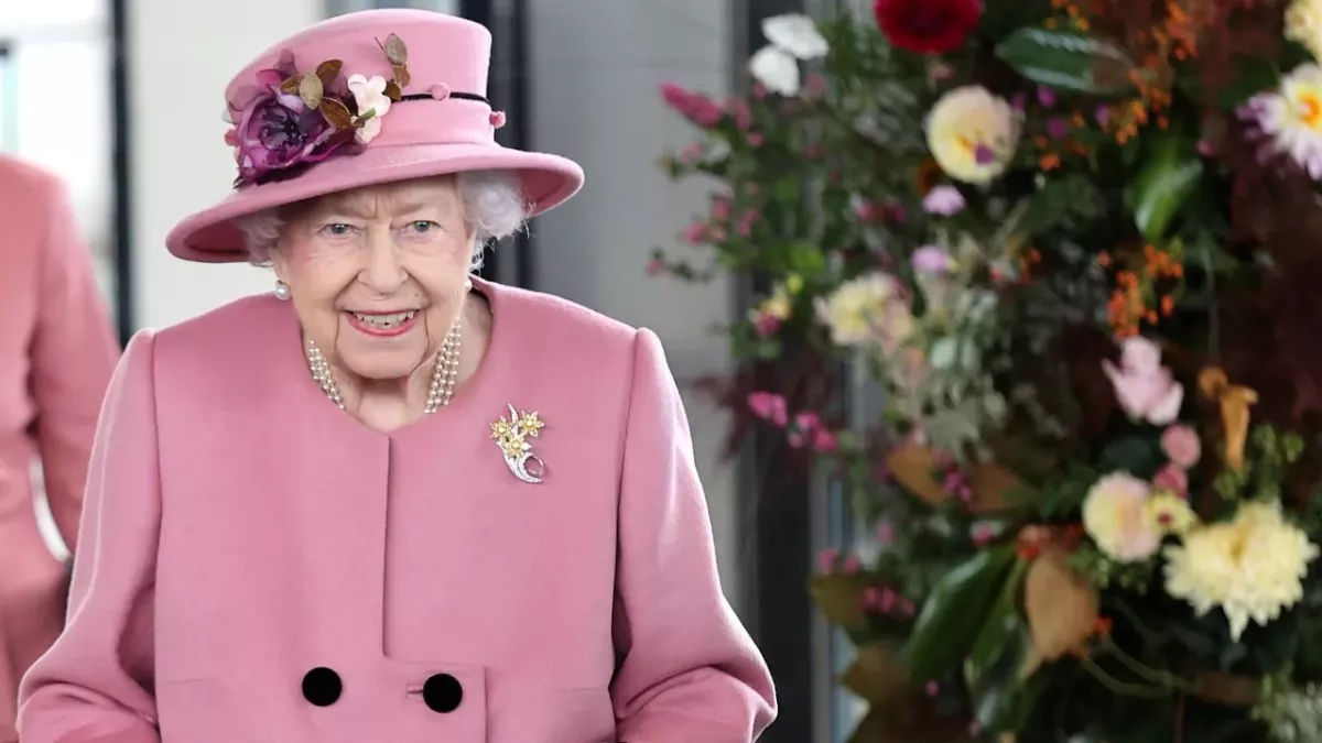 The Queen: Her Majesty may never return to London, according to a royal expert