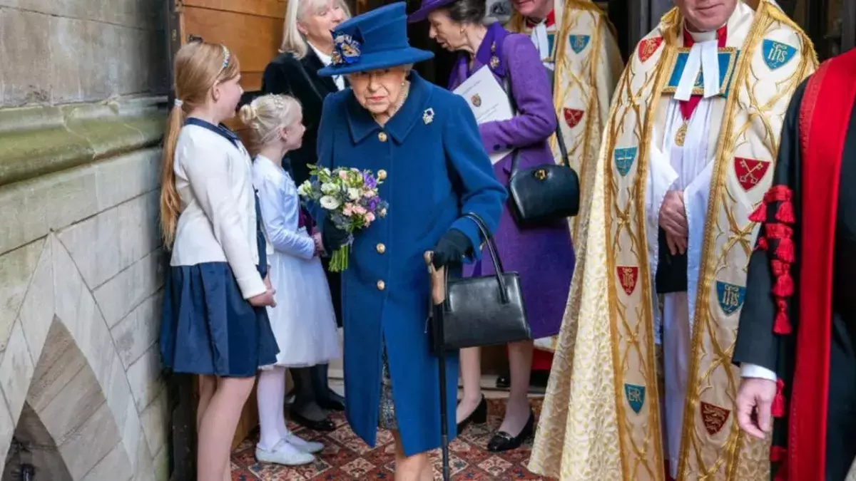 Queen uses walking stick for first to attend Westminster Abbey Service