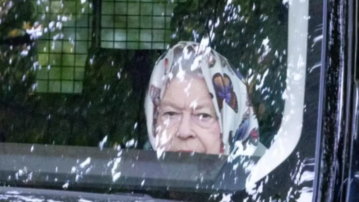 Queen visits Sandringham Palace after doctors give green light to travel