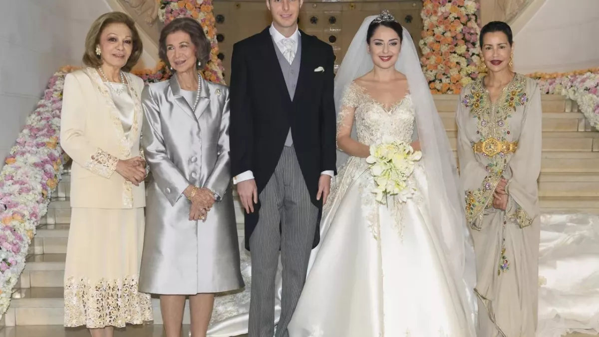 Royal couple divorced 