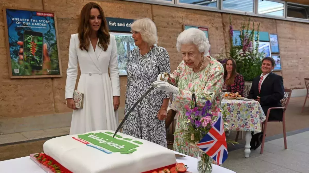 Sword-wielding Queen awes Kate Middleton and Camilla Parker Bowles
