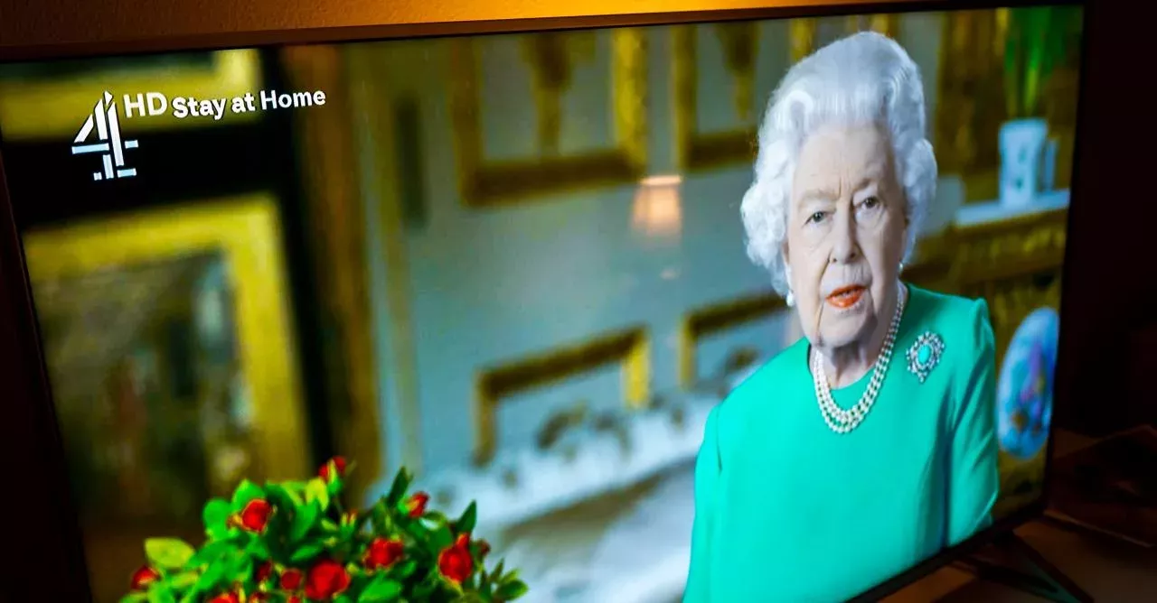 This Is a Symbolic Reason Why Queen Elizabeth II Was Dressed in Green for Her Speech