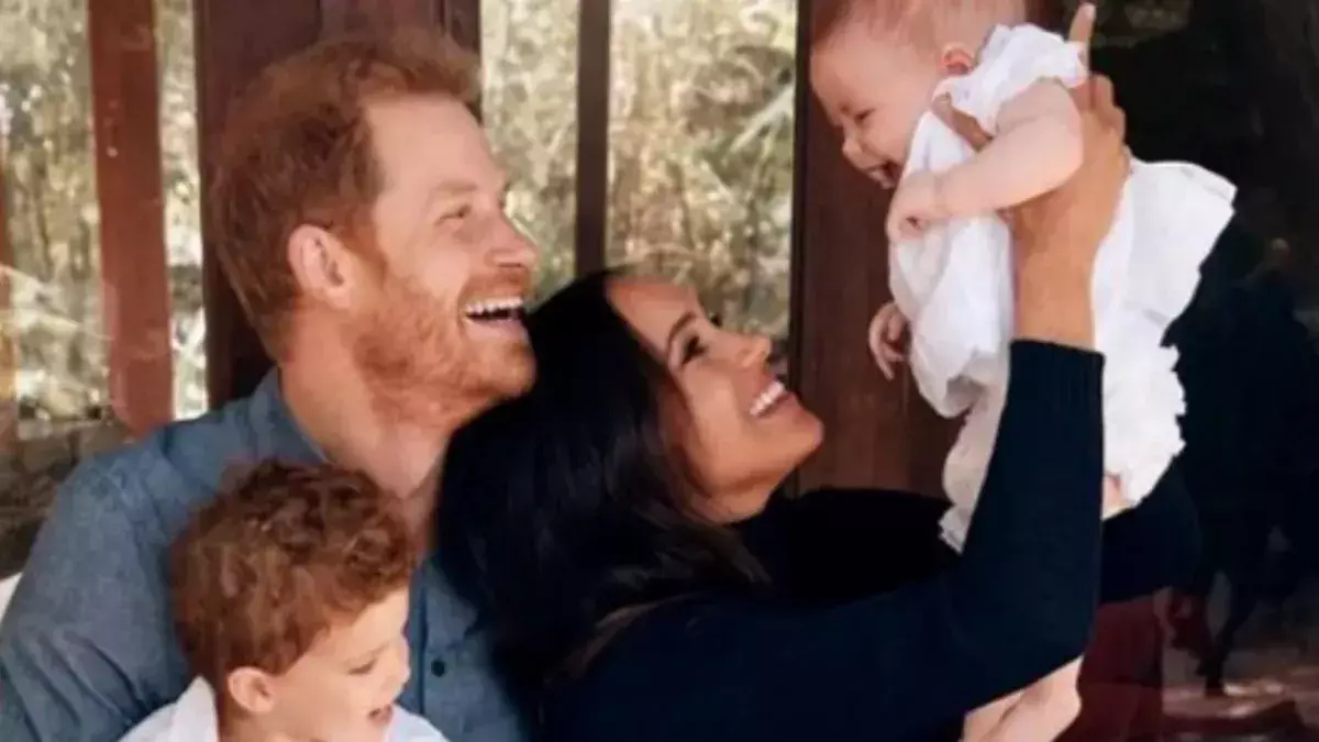 This is what the five hidden signs in Harry and Meghan’s Christmas card mean
