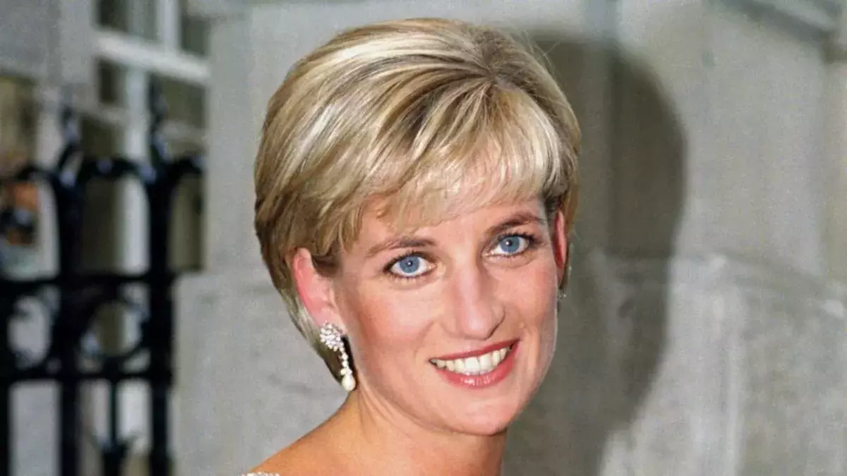You could buy Diana’s engagement gift from Charles this month