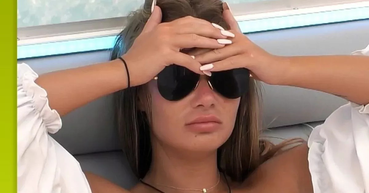 Heartbreak For Shaughna As Callum Kisses Molly And Invites Her To Bed
