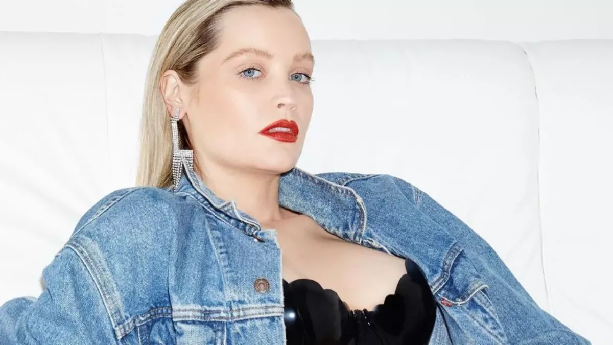 Laura Whitmore reveals her baby bump for the first time