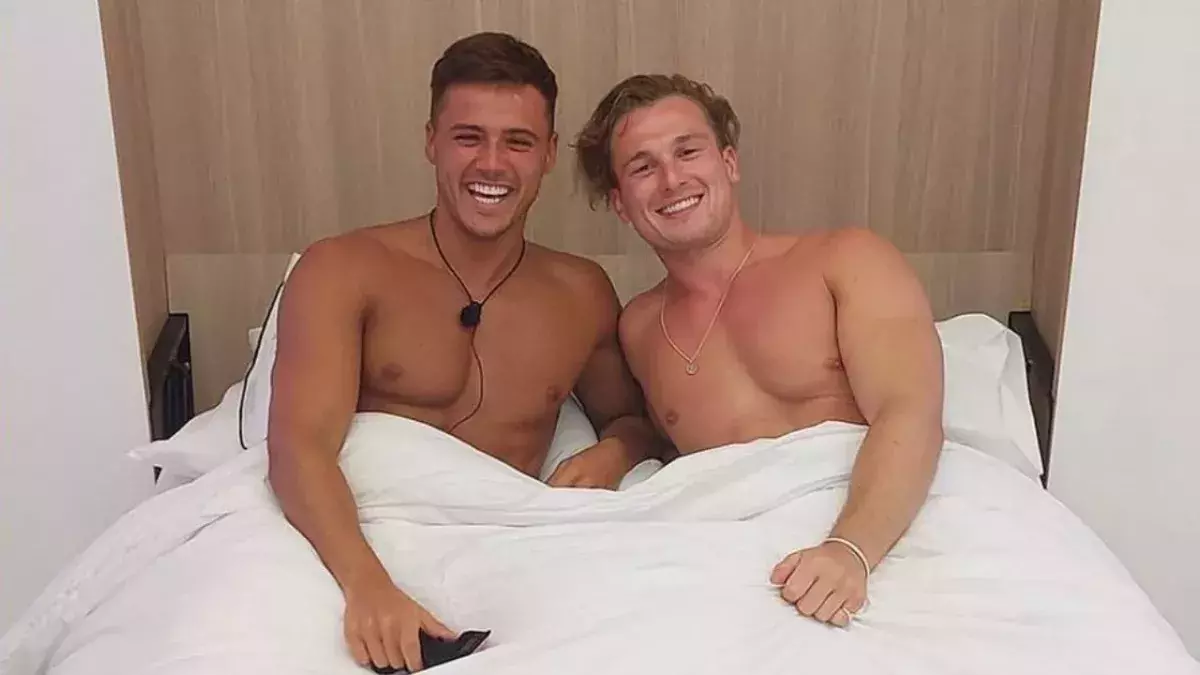 Love Island Contestants
