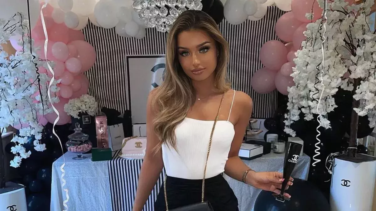 Love Island Contestants