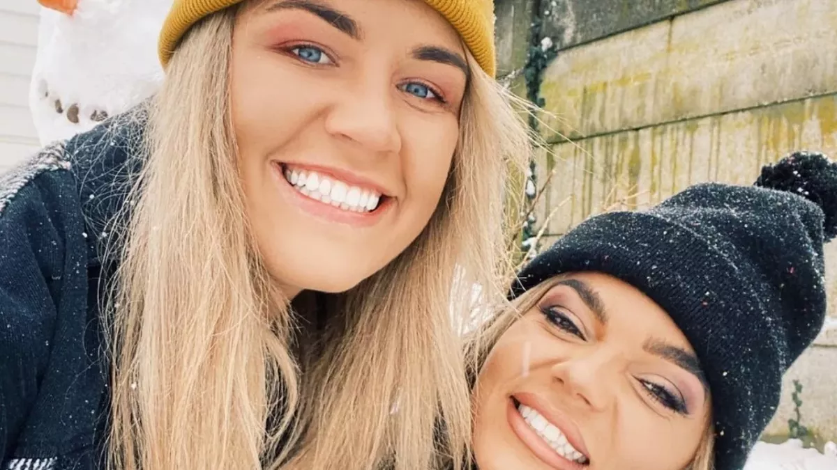 These The Cabins couple are still together