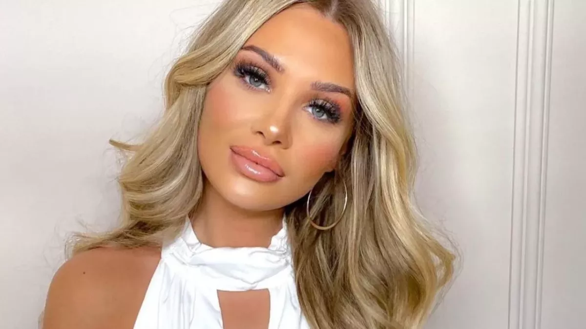Was Shaughna Phillips in a relationship during her time on Love Island?