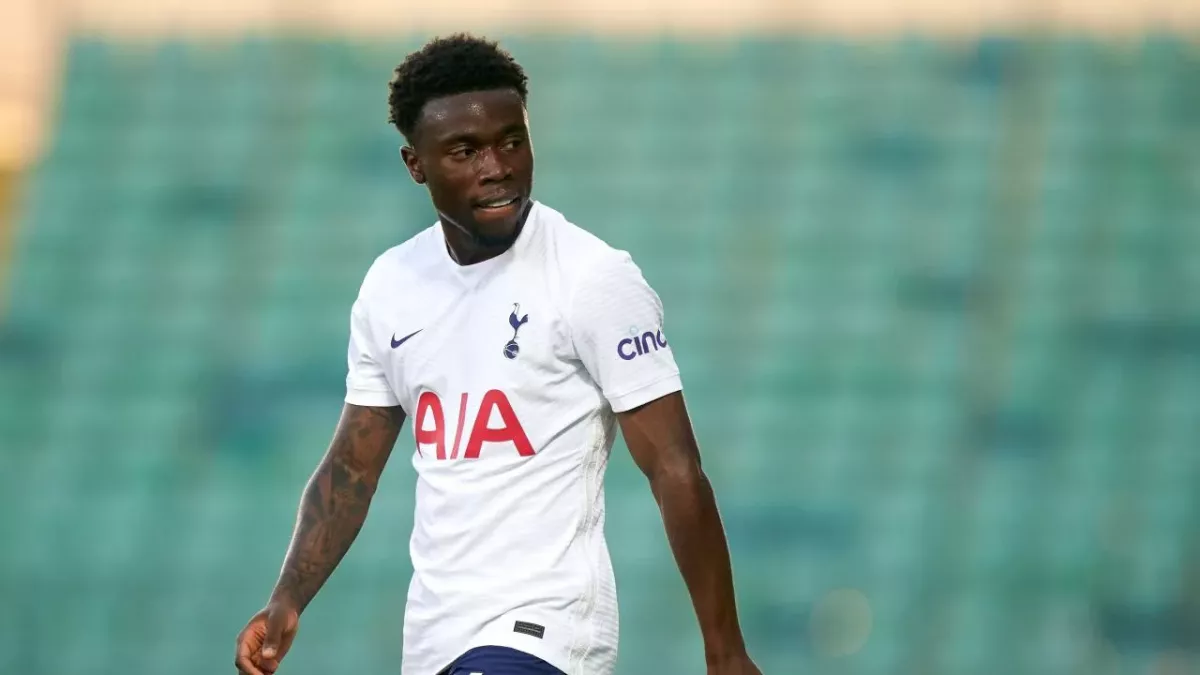 Winter Love Island: Tanyel ‘red flag’ Revan gets the attention of a young professional footballer