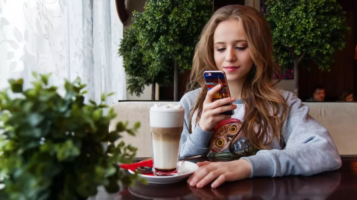 These 3 zodiac signs are addicted to their phones