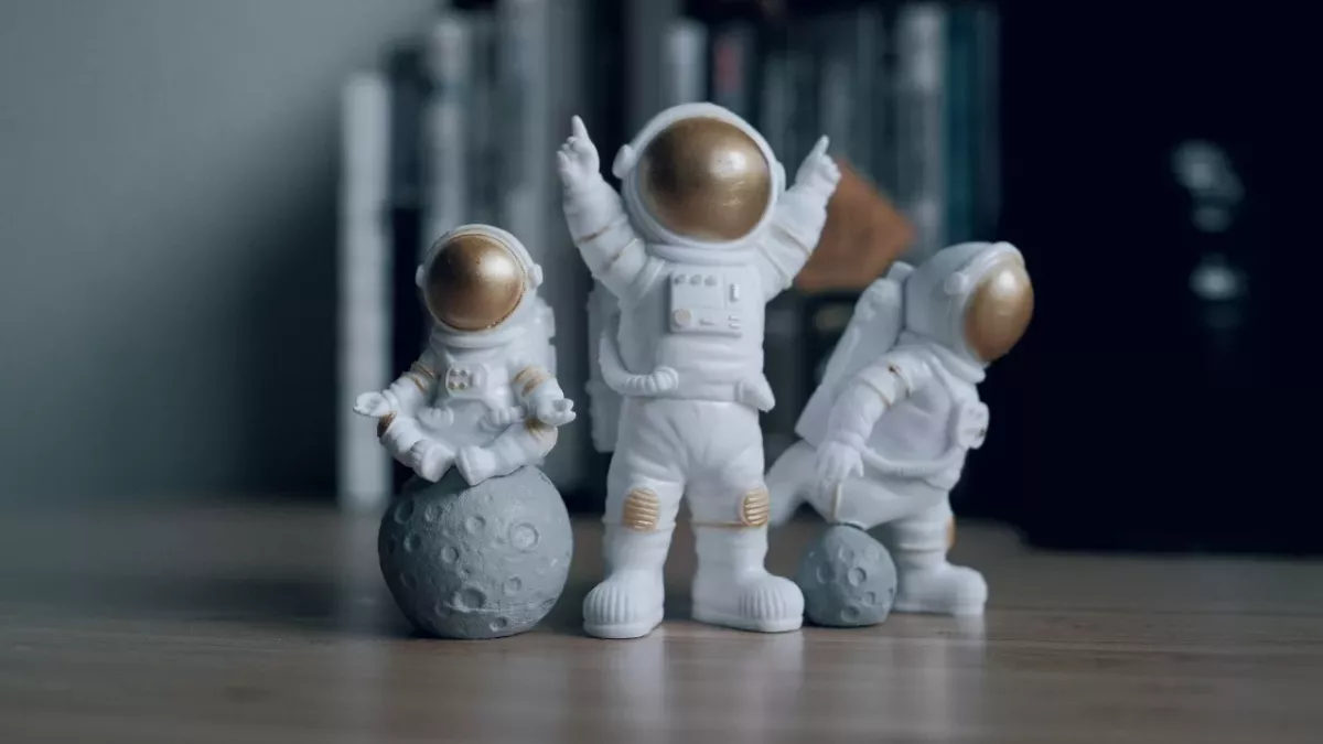 astronauts space salary money month nasa