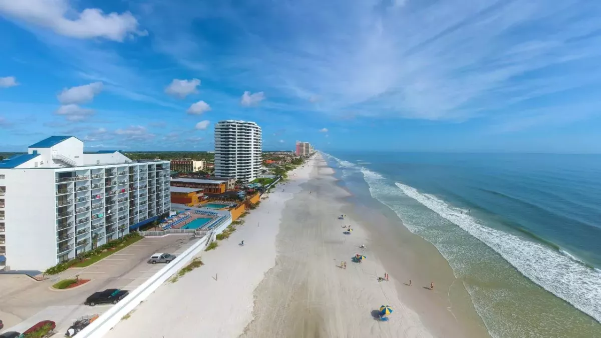 Mysterious 80 feet object buried in sand discovered in Florida beach